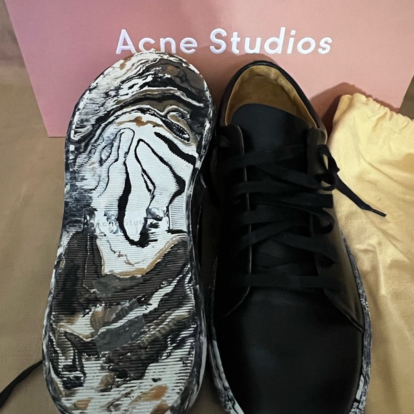 Mens black sneakers size 10 US - Picture 2 of 3